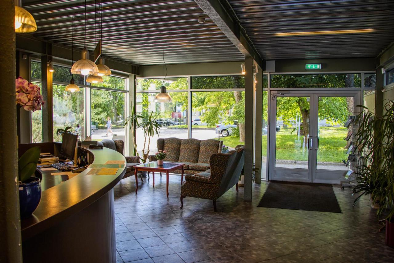 Hotel Promenaadi Haapsalu Buitenkant foto