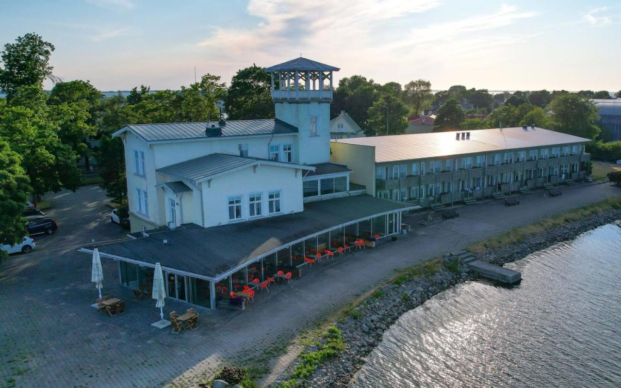 Hotel Promenaadi Haapsalu Buitenkant foto