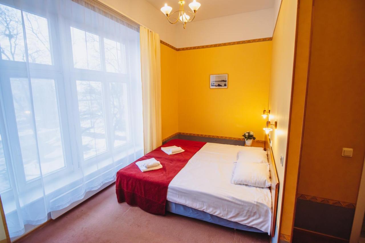 Hotel Promenaadi Haapsalu Buitenkant foto