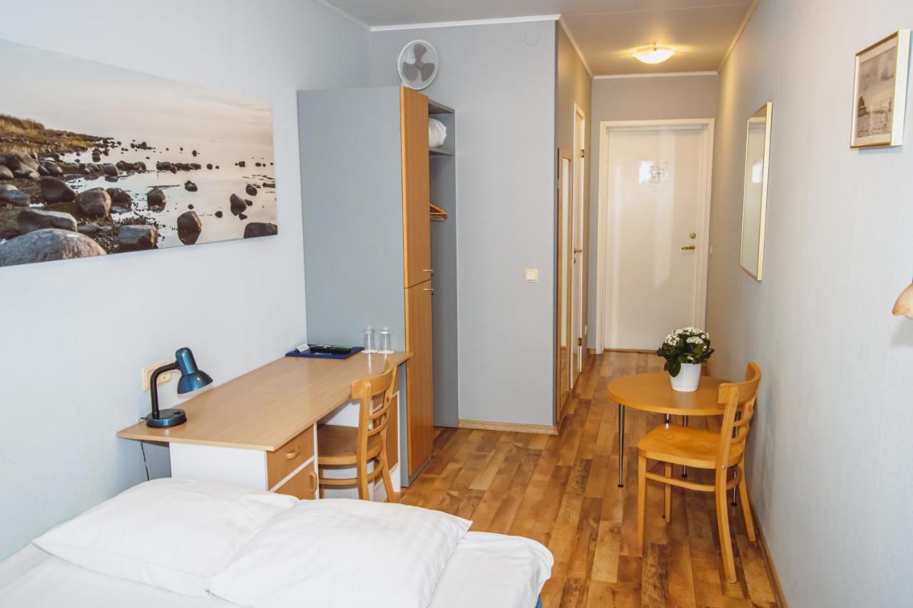 Hotel Promenaadi Haapsalu Buitenkant foto