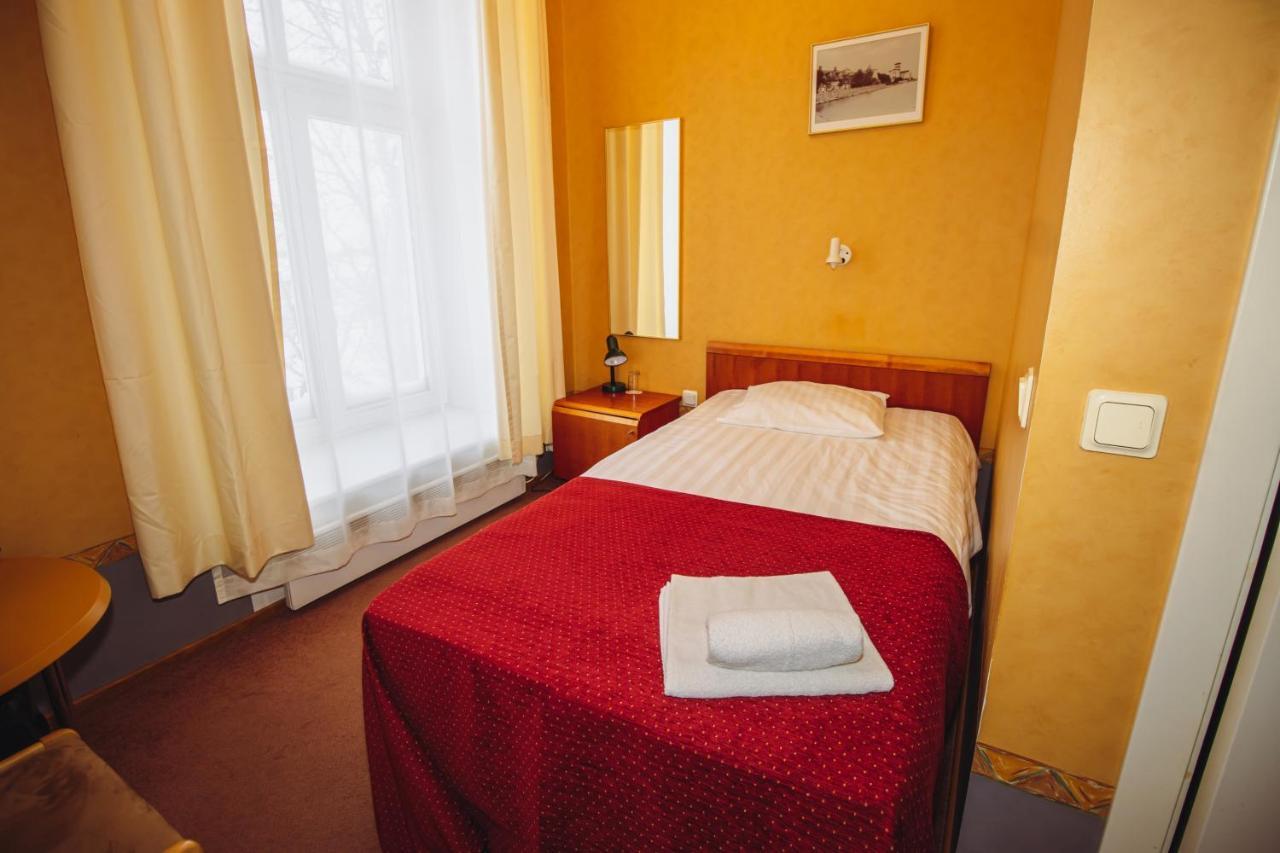Hotel Promenaadi Haapsalu Buitenkant foto