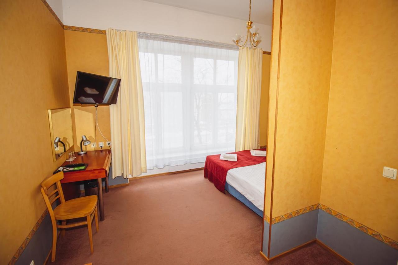 Hotel Promenaadi Haapsalu Buitenkant foto