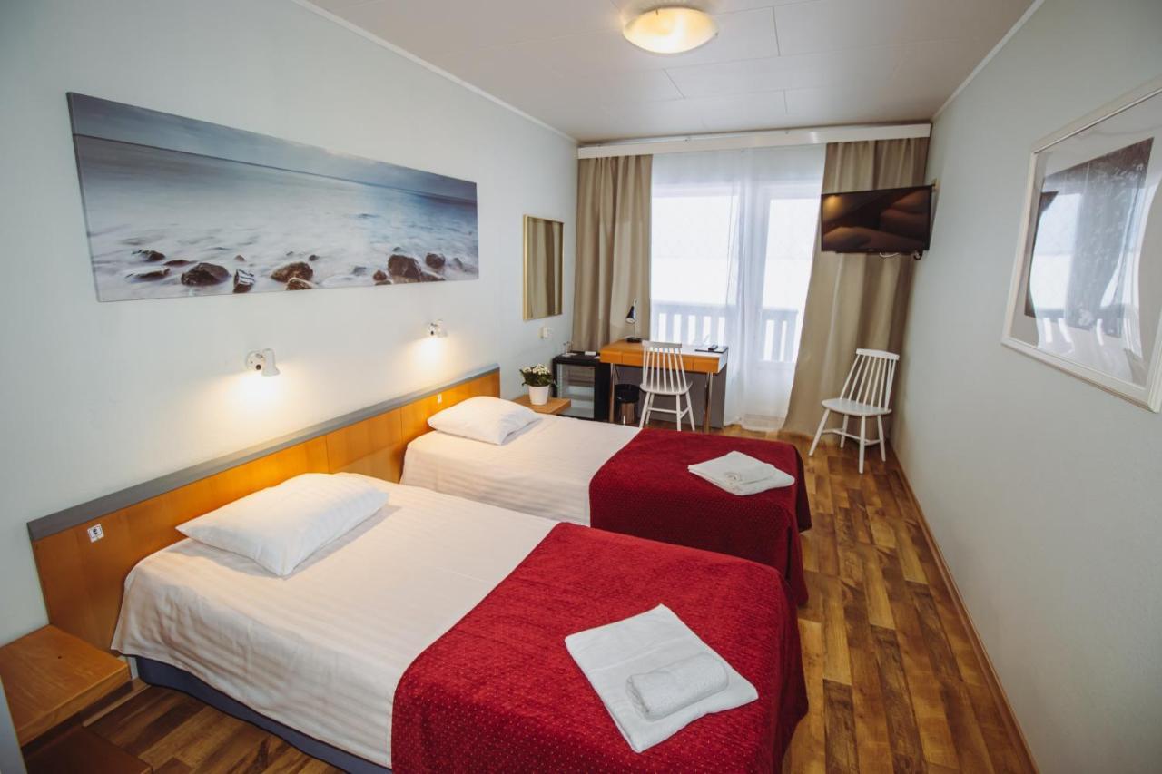 Hotel Promenaadi Haapsalu Buitenkant foto