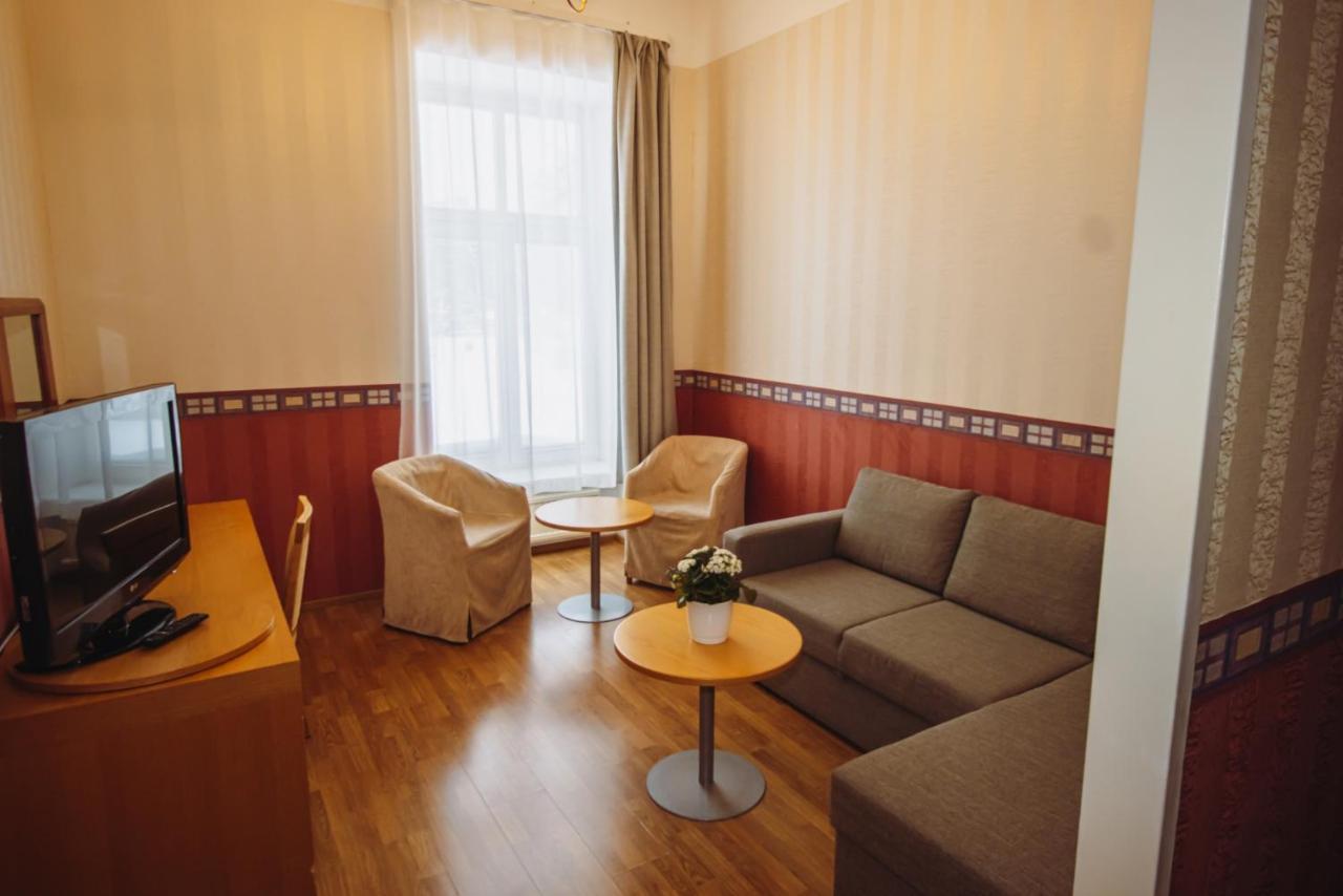 Hotel Promenaadi Haapsalu Buitenkant foto