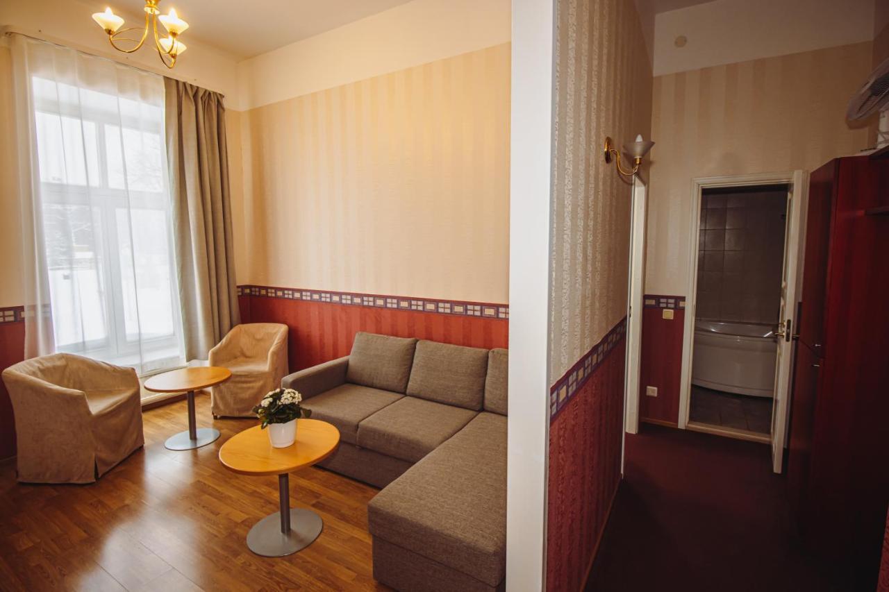 Hotel Promenaadi Haapsalu Buitenkant foto