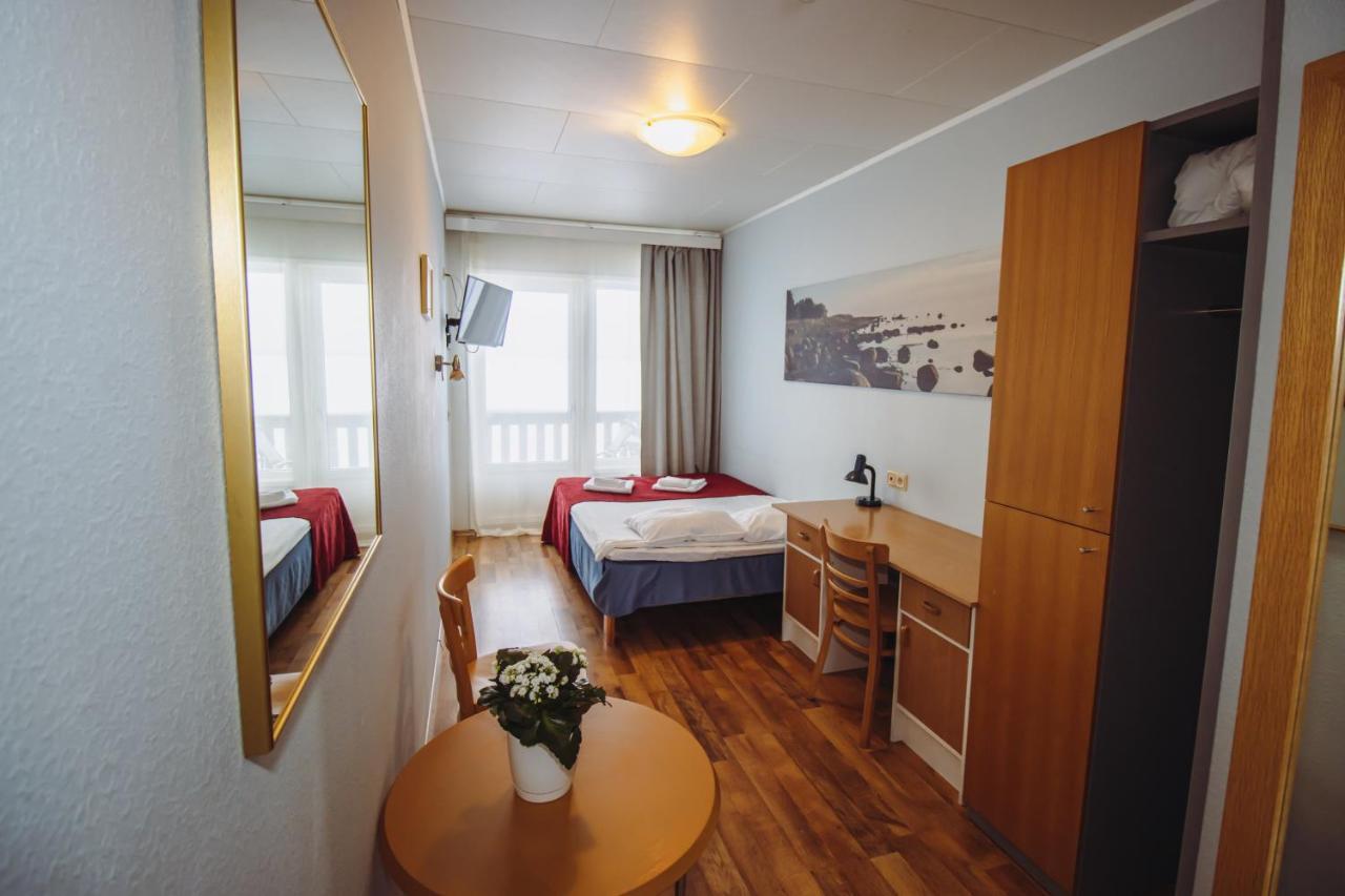 Hotel Promenaadi Haapsalu Buitenkant foto