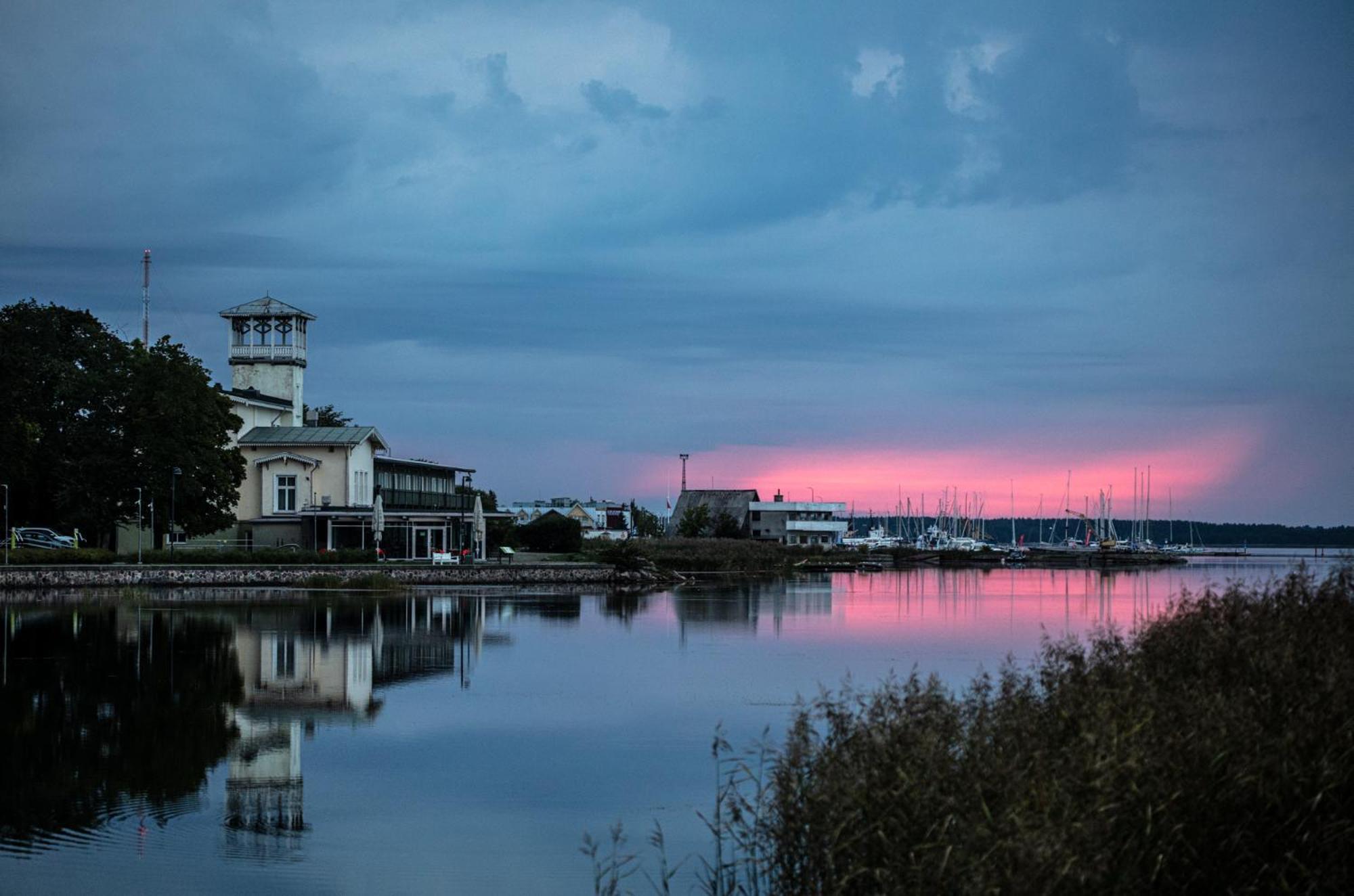 Hotel Promenaadi Haapsalu Buitenkant foto