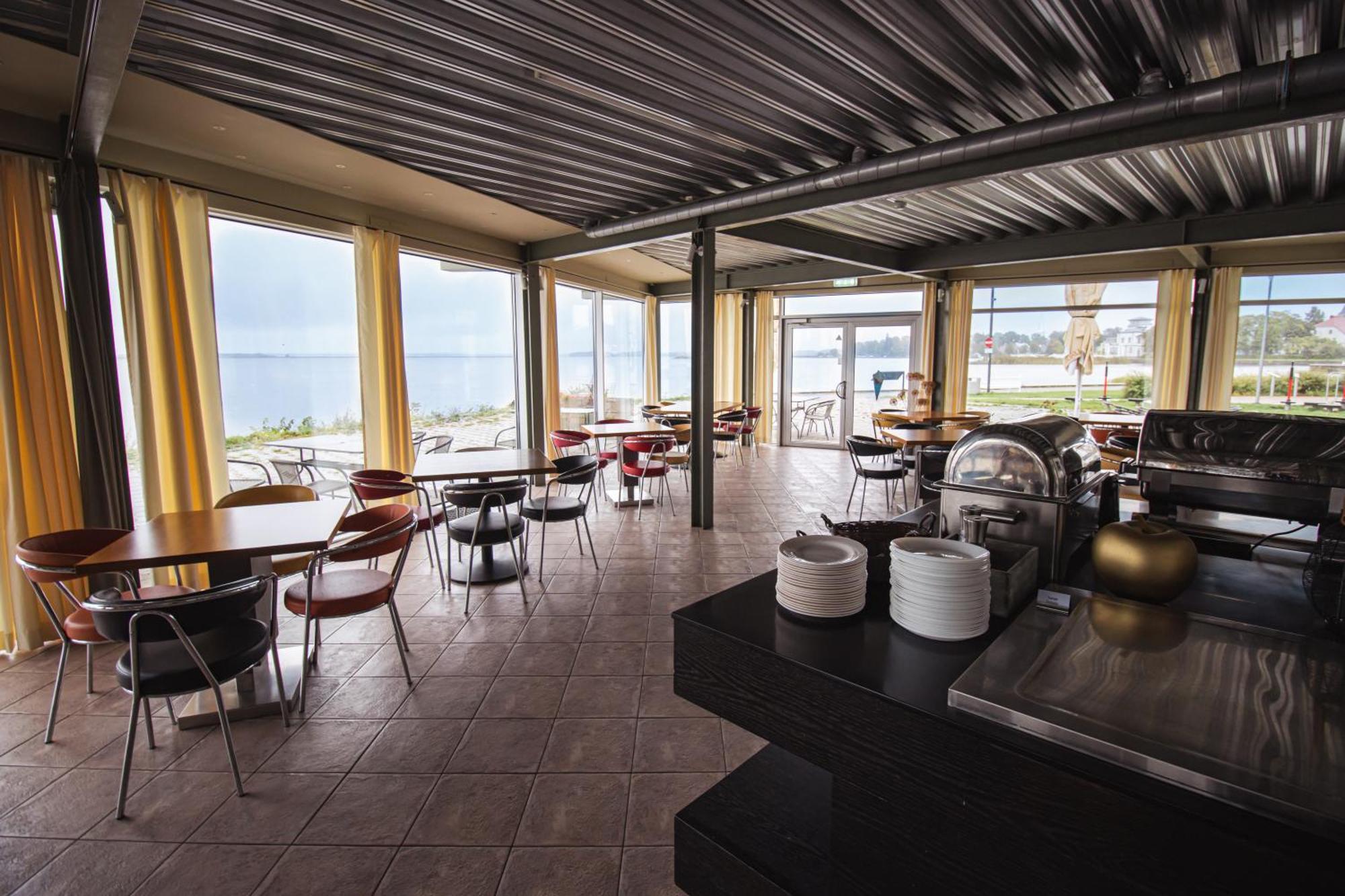 Hotel Promenaadi Haapsalu Buitenkant foto