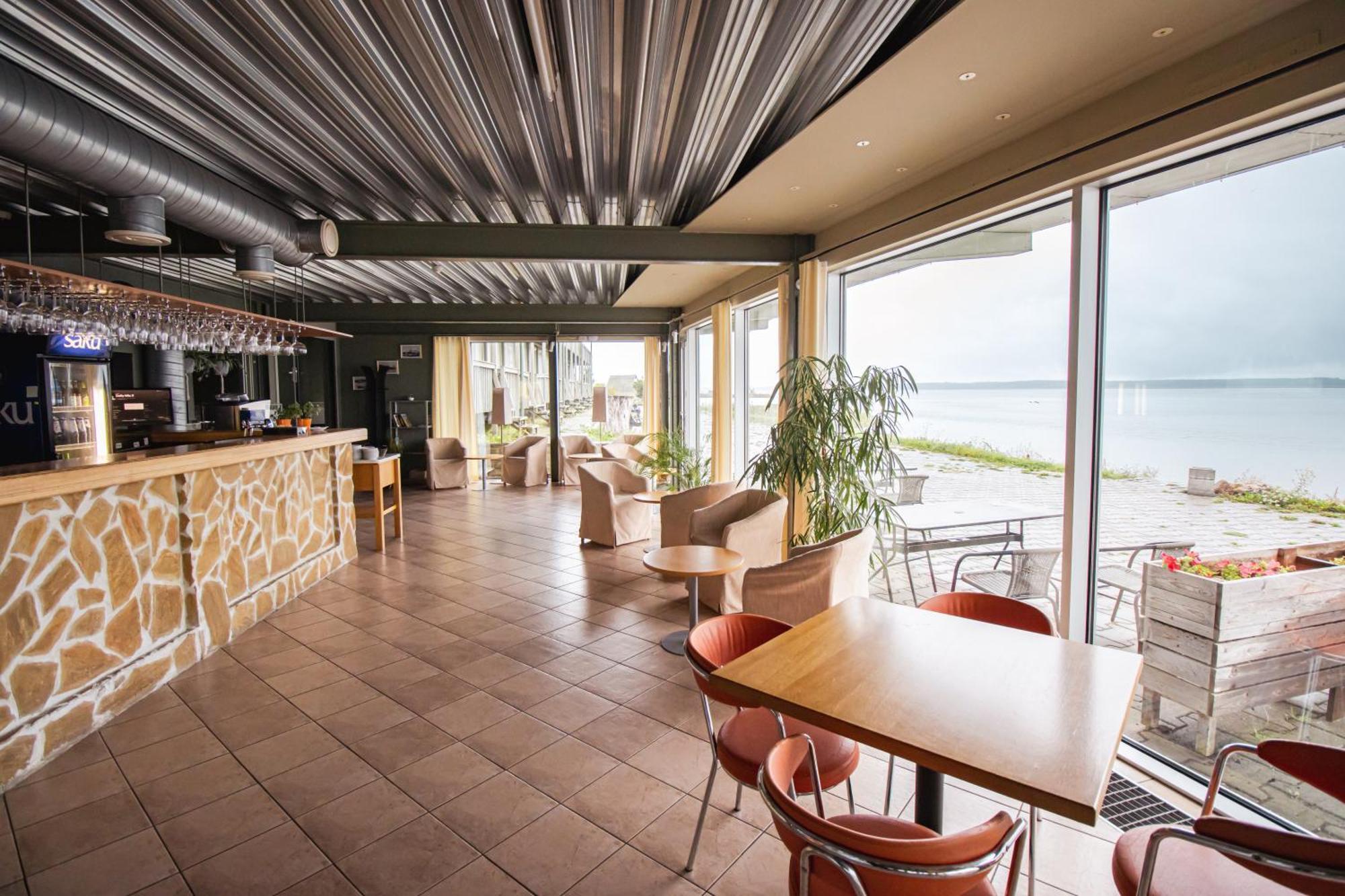 Hotel Promenaadi Haapsalu Buitenkant foto