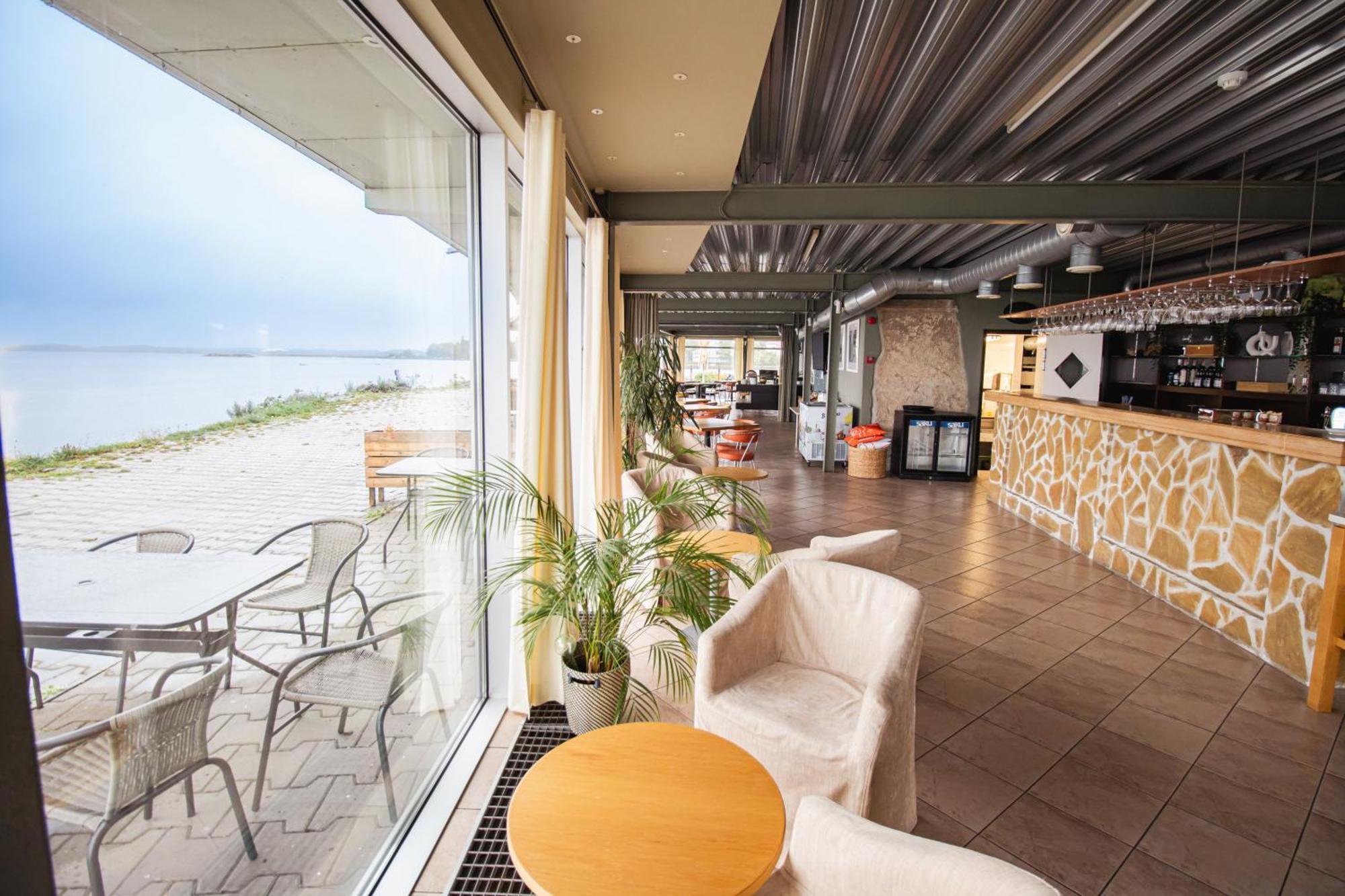Hotel Promenaadi Haapsalu Buitenkant foto