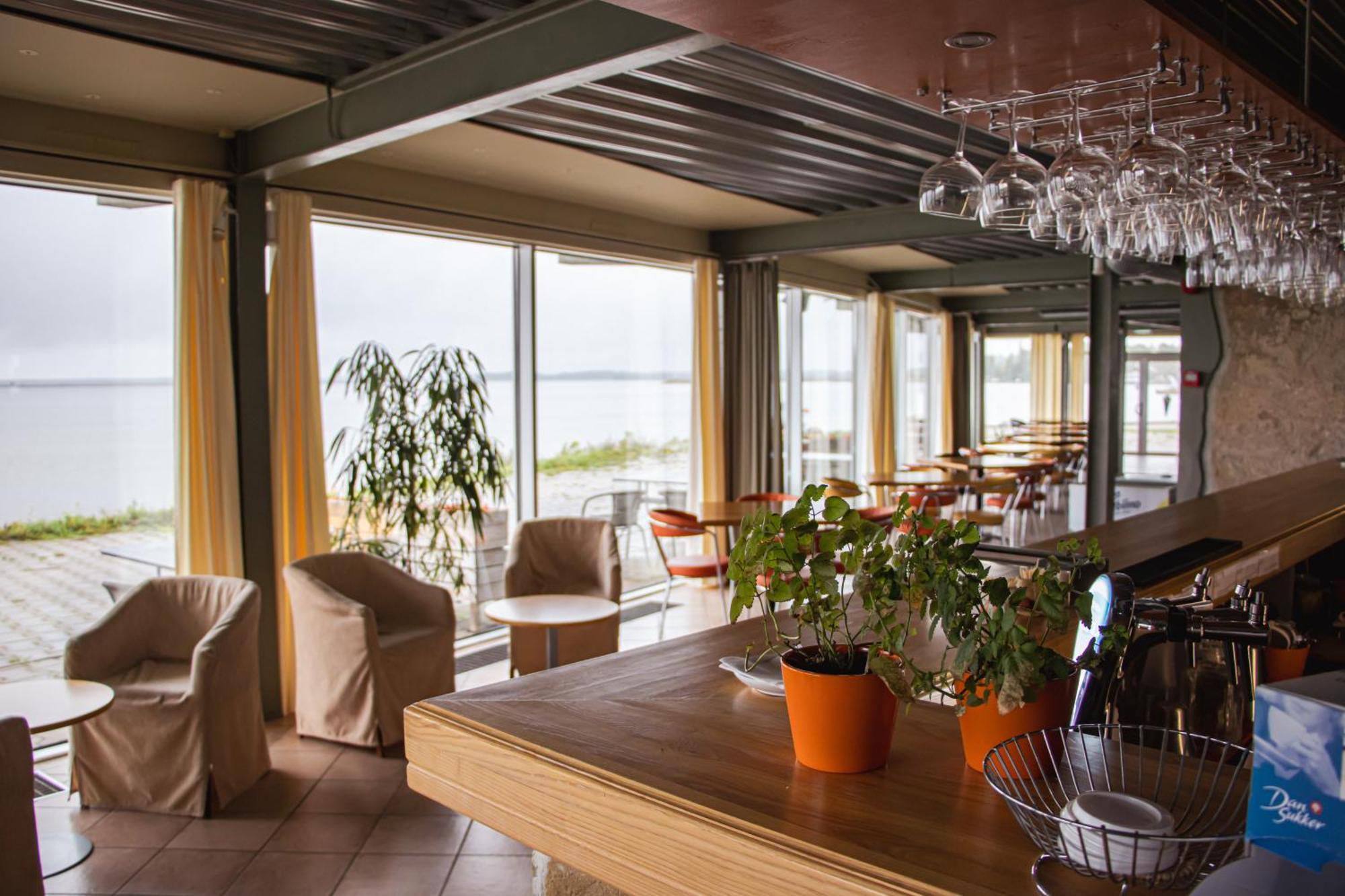 Hotel Promenaadi Haapsalu Buitenkant foto