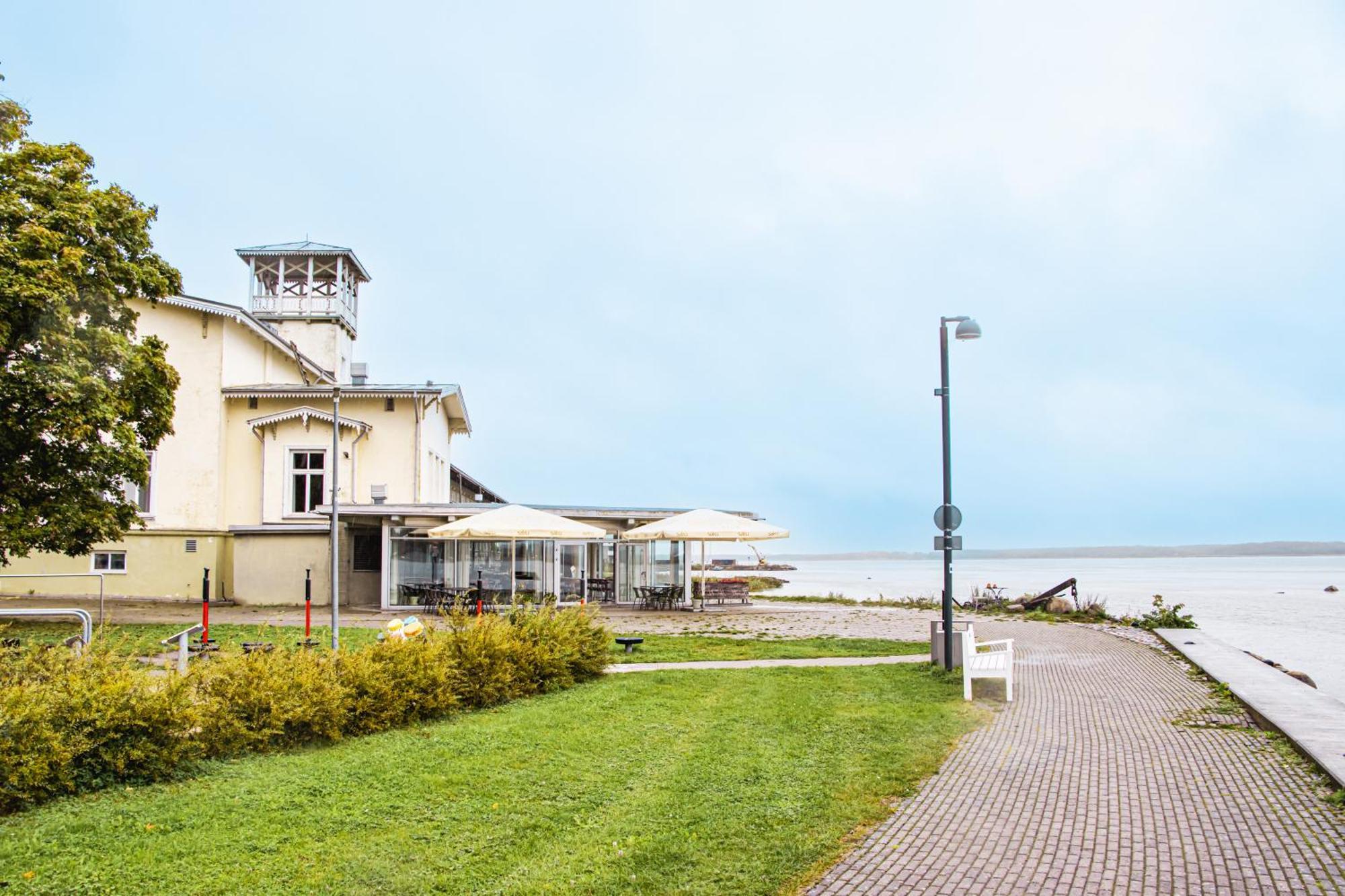 Hotel Promenaadi Haapsalu Buitenkant foto