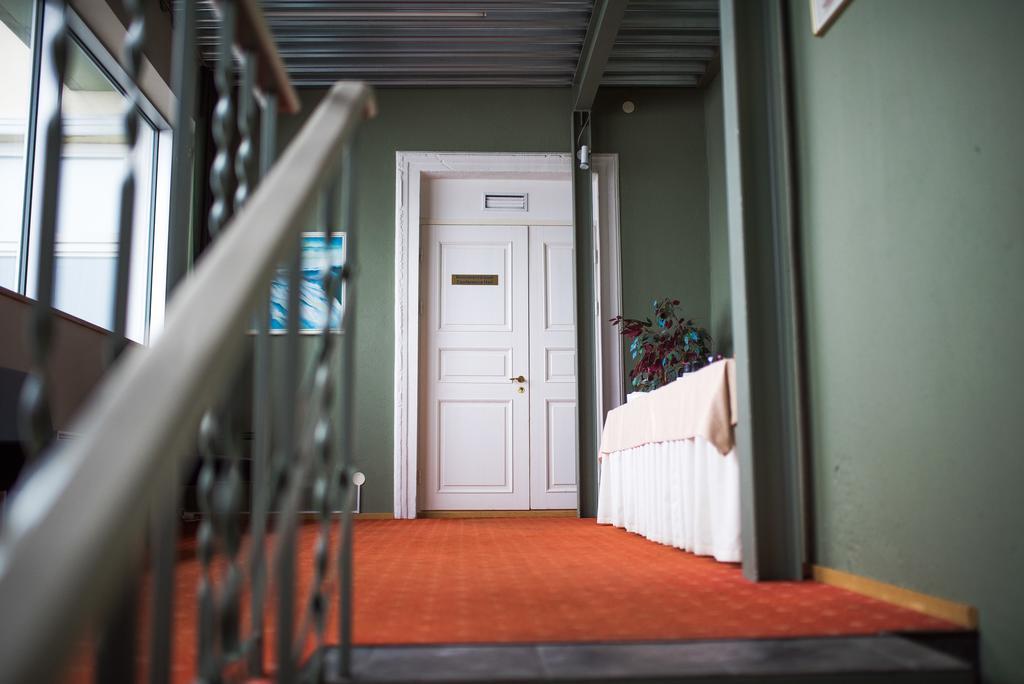 Hotel Promenaadi Haapsalu Buitenkant foto