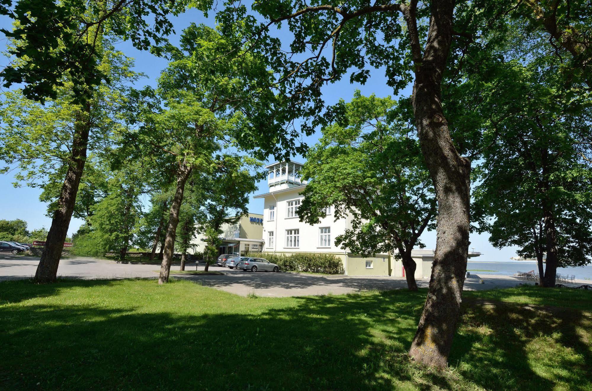 Hotel Promenaadi Haapsalu Buitenkant foto