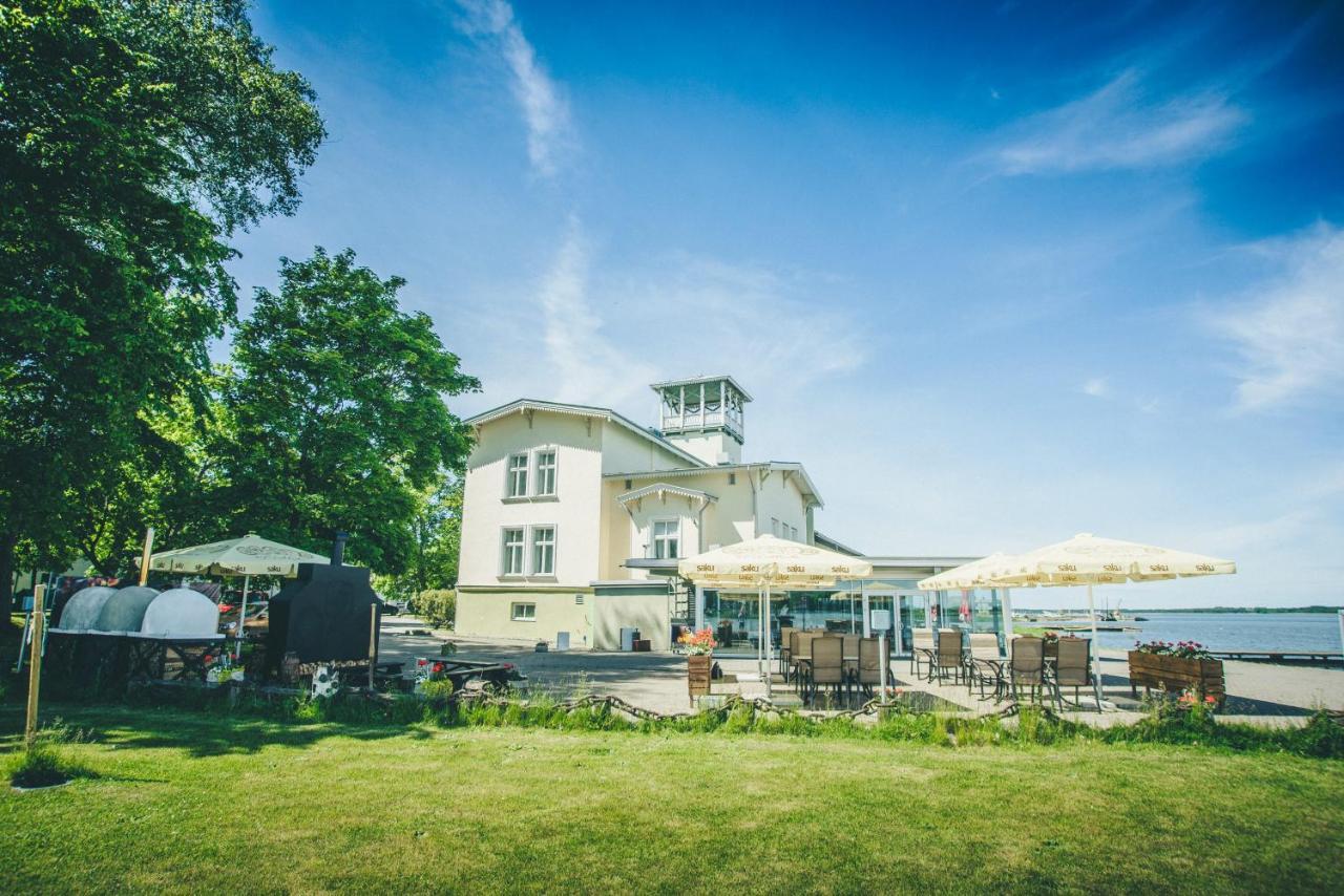 Hotel Promenaadi Haapsalu Buitenkant foto