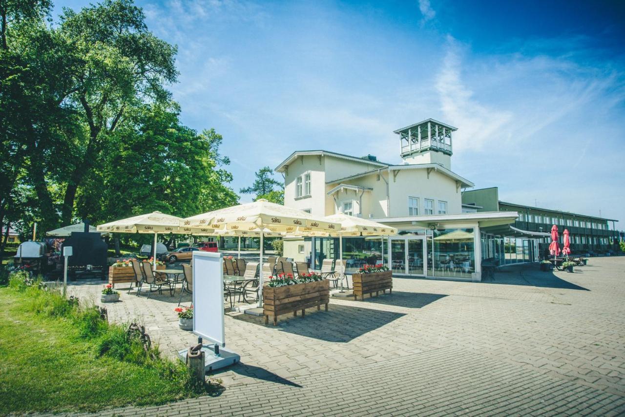 Hotel Promenaadi Haapsalu Buitenkant foto