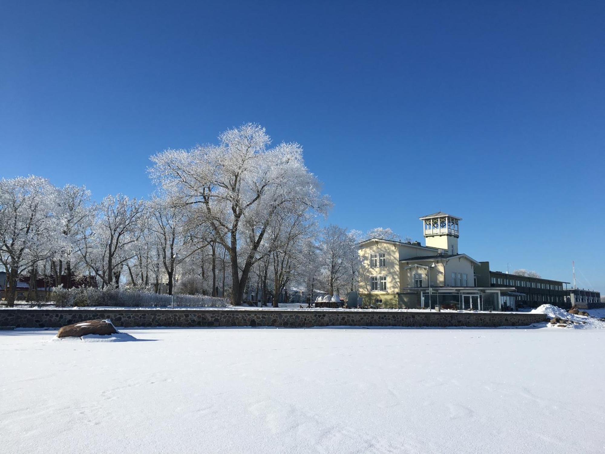 Hotel Promenaadi Haapsalu Buitenkant foto